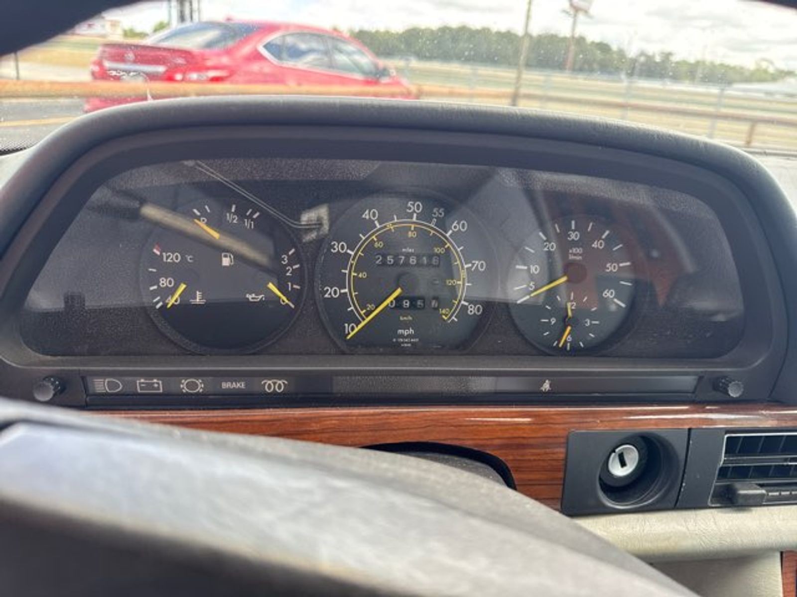 Mercedes-Benz-C-Class-1982-Sedan-7