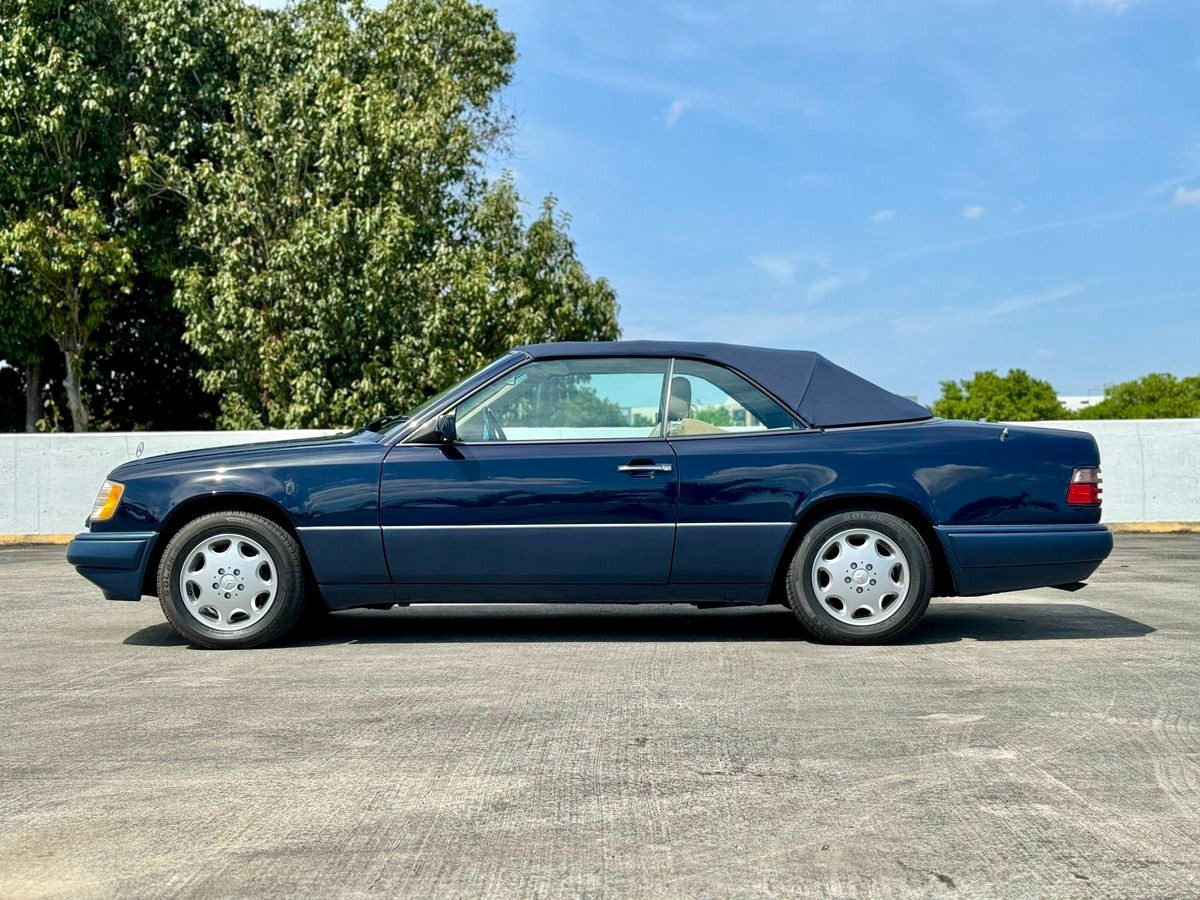Mercedes-Benz-E-Class-1994-Convertible-1