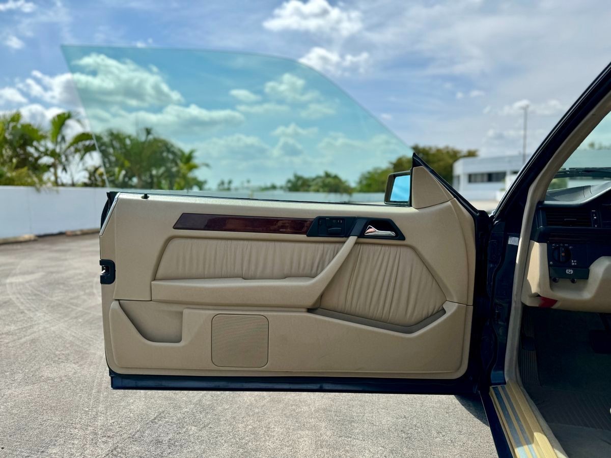 Mercedes-Benz-E-Class-1994-Convertible-10