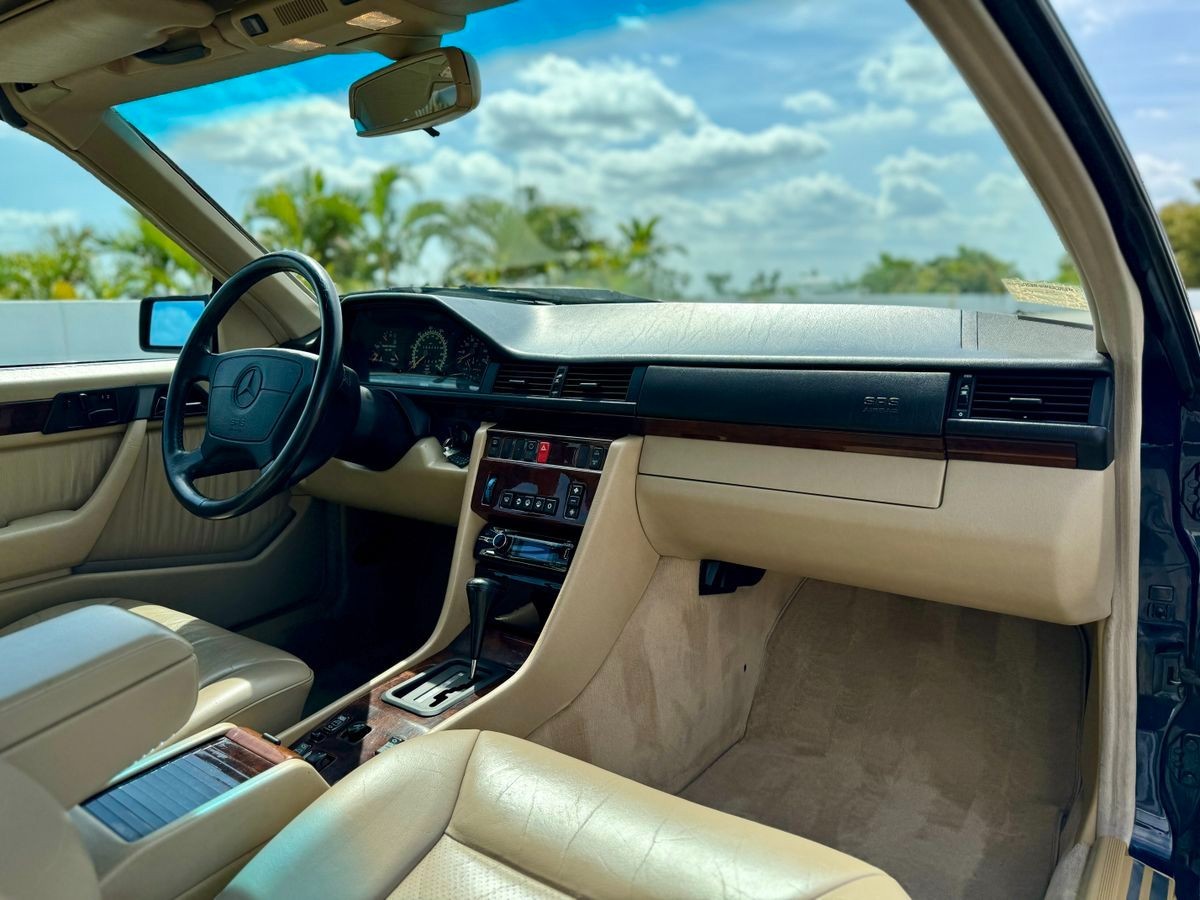 Mercedes-Benz-E-Class-1994-Convertible-14