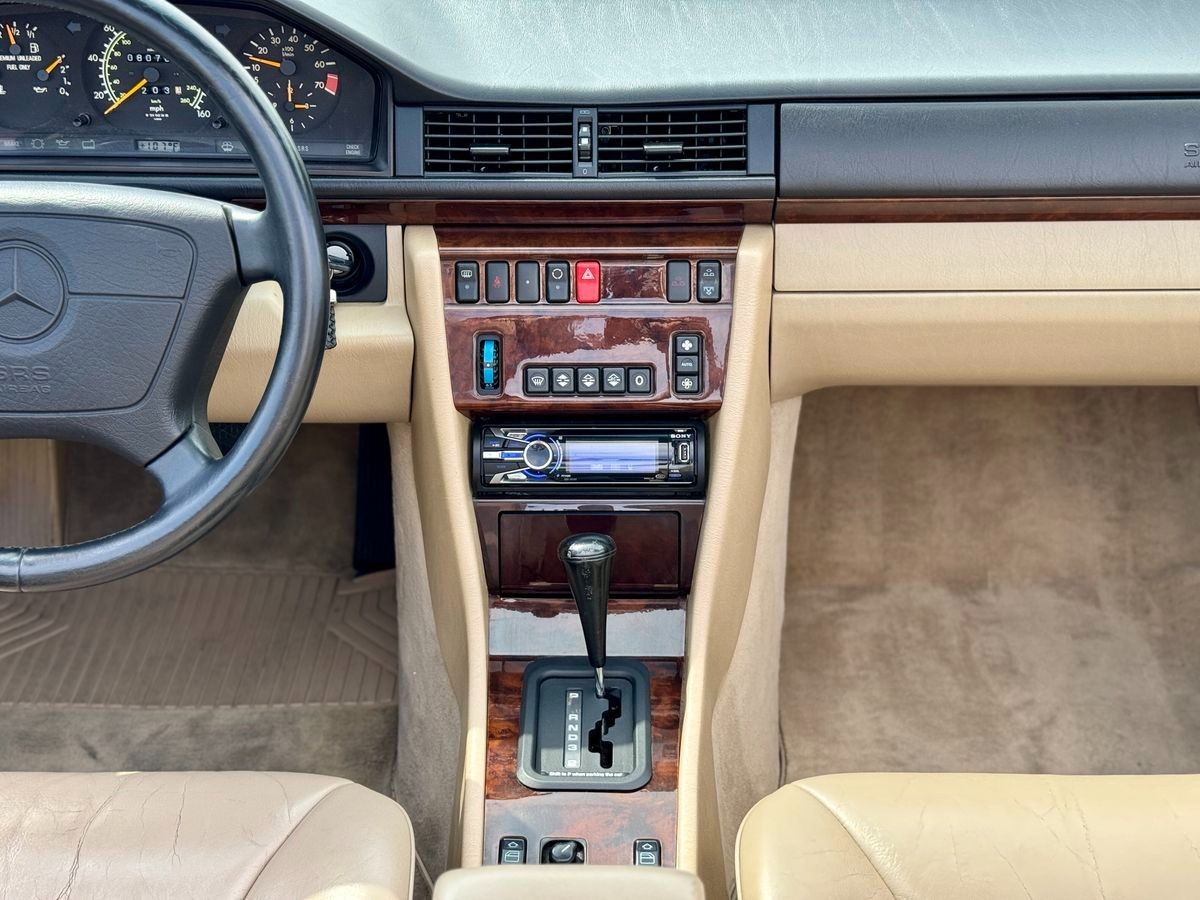 Mercedes-Benz-E-Class-1994-Convertible-18