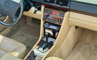 Mercedes-Benz-E-Class-1994-Convertible-19