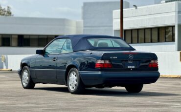 Mercedes-Benz-E-Class-1994-Convertible-2