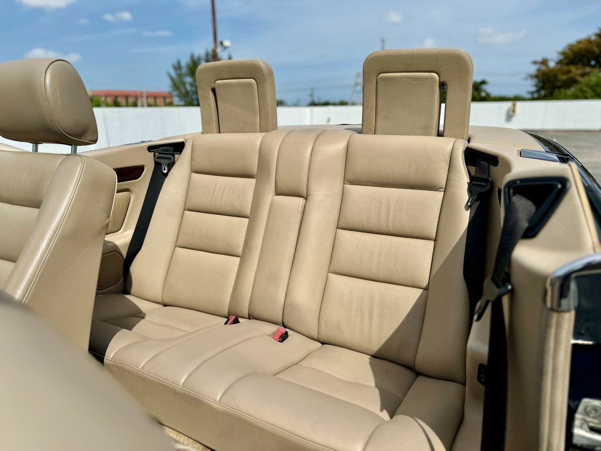 Mercedes-Benz-E-Class-1994-Convertible-21
