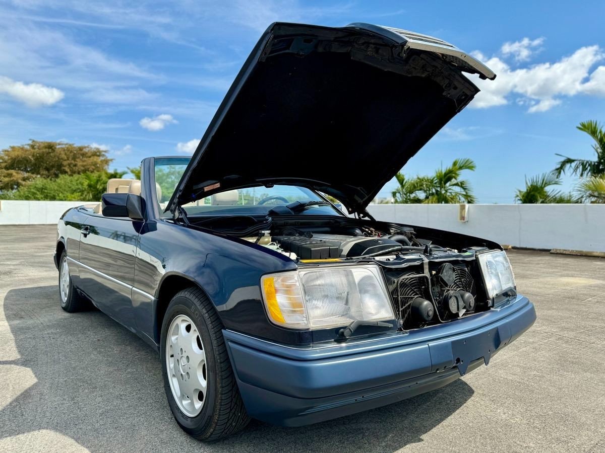 Mercedes-Benz-E-Class-1994-Convertible-22