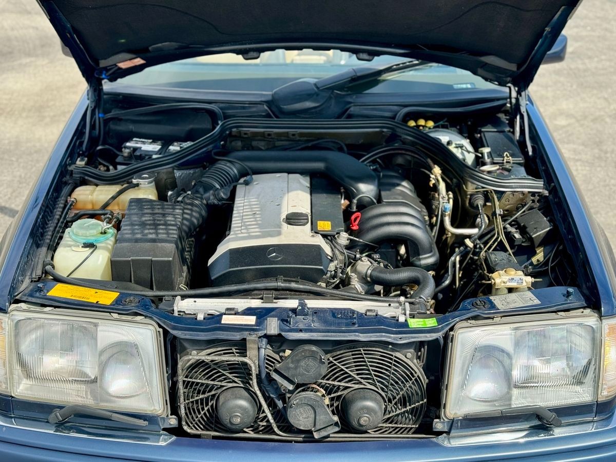 Mercedes-Benz-E-Class-1994-Convertible-23