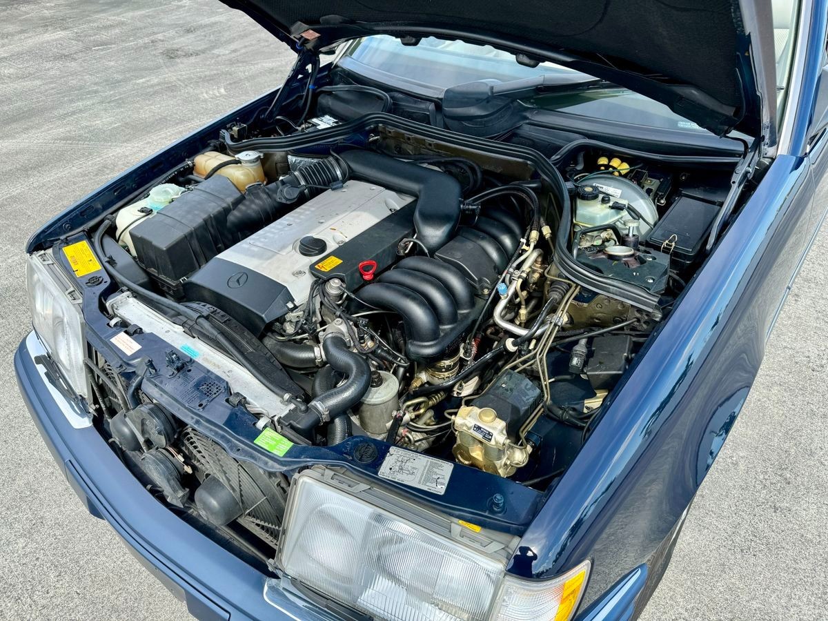Mercedes-Benz-E-Class-1994-Convertible-24