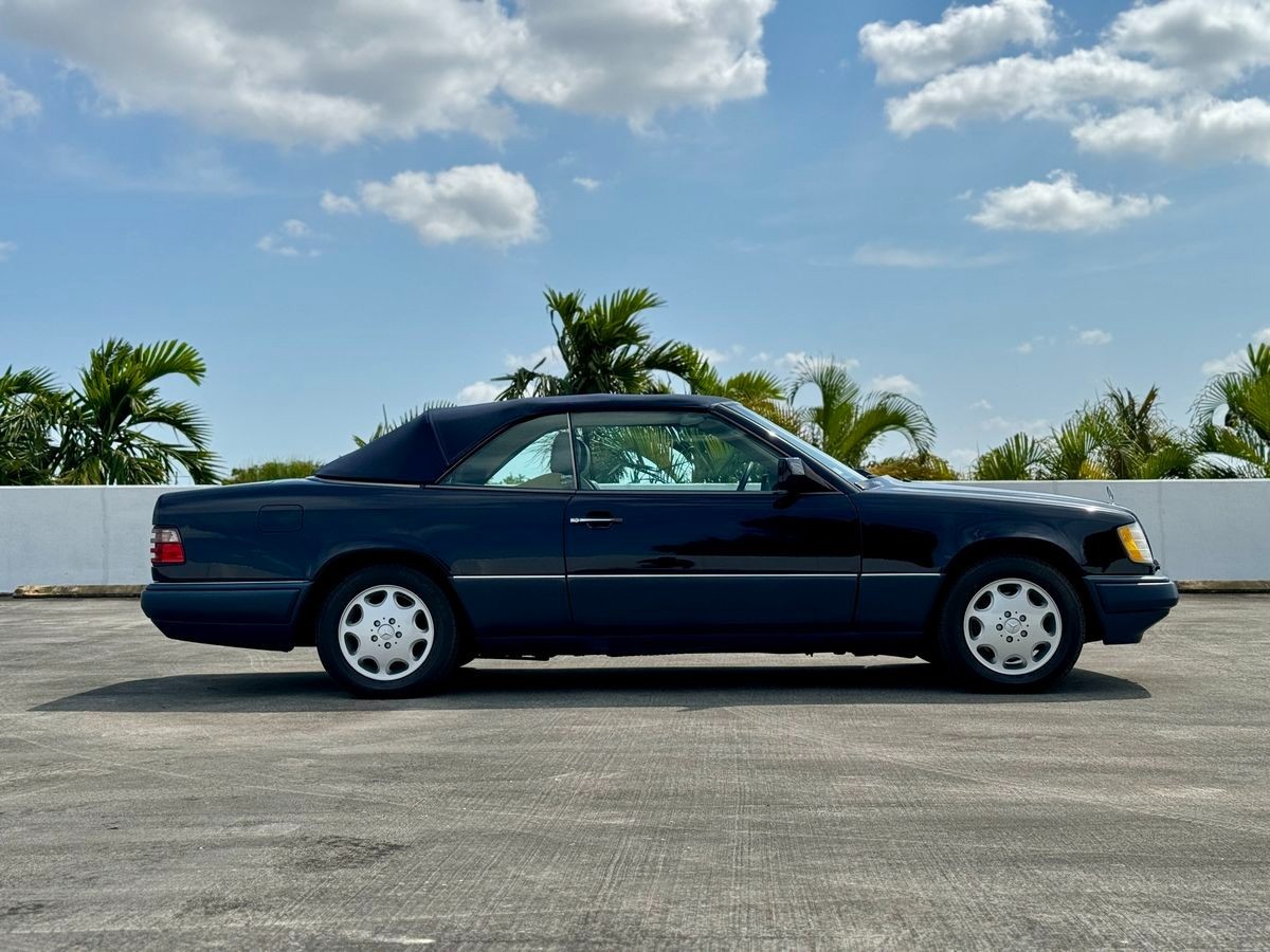 Mercedes-Benz-E-Class-1994-Convertible-5