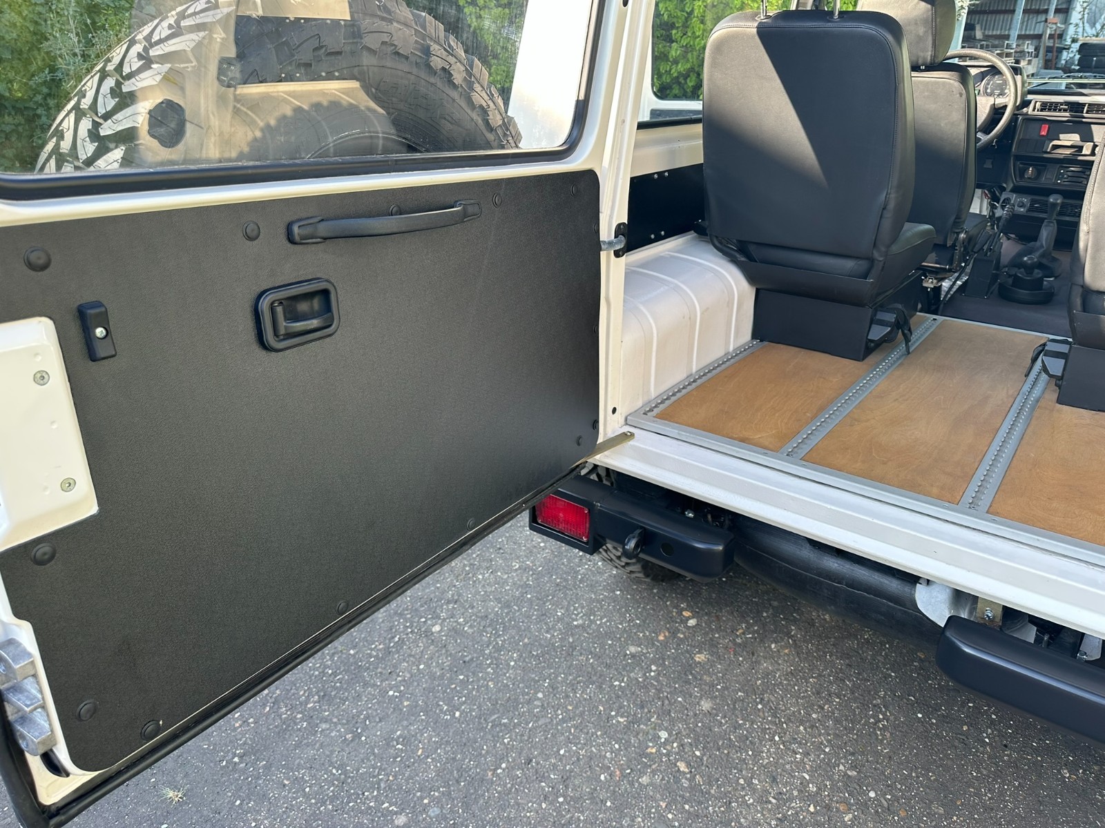 Mercedes-Benz-G-Class-1986-SUV-27