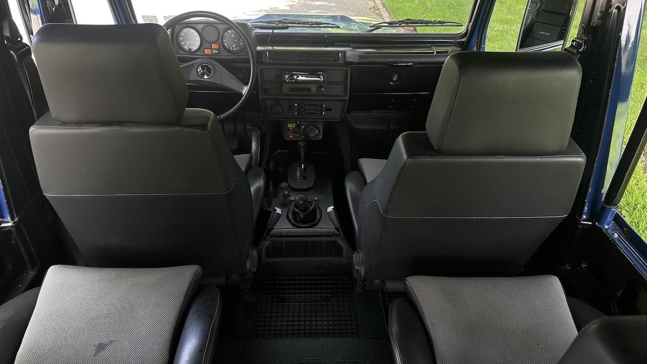 Mercedes-Benz-G-Wagon-1990-21