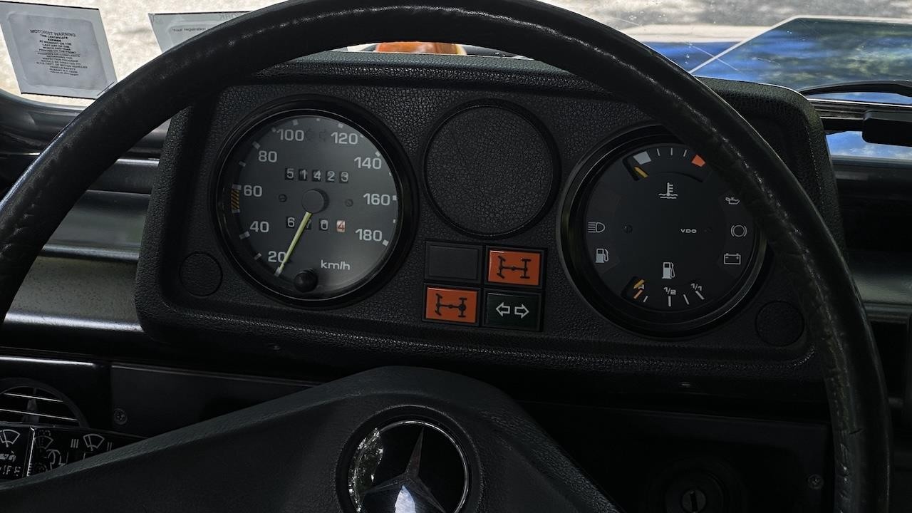 Mercedes-Benz-G-Wagon-1990-23