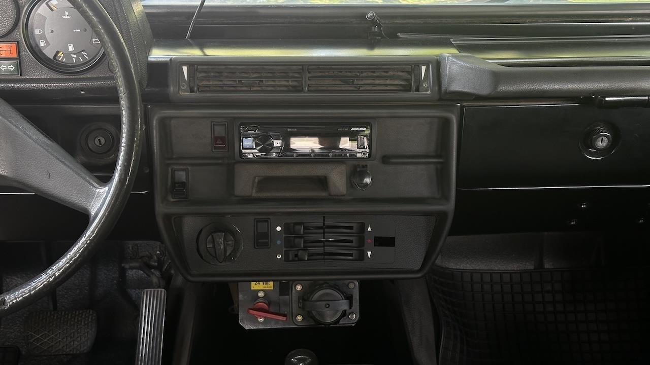 Mercedes-Benz-G-Wagon-1990-24