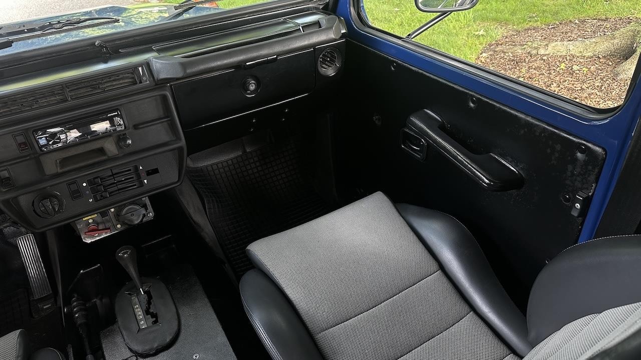 Mercedes-Benz-G-Wagon-1990-26