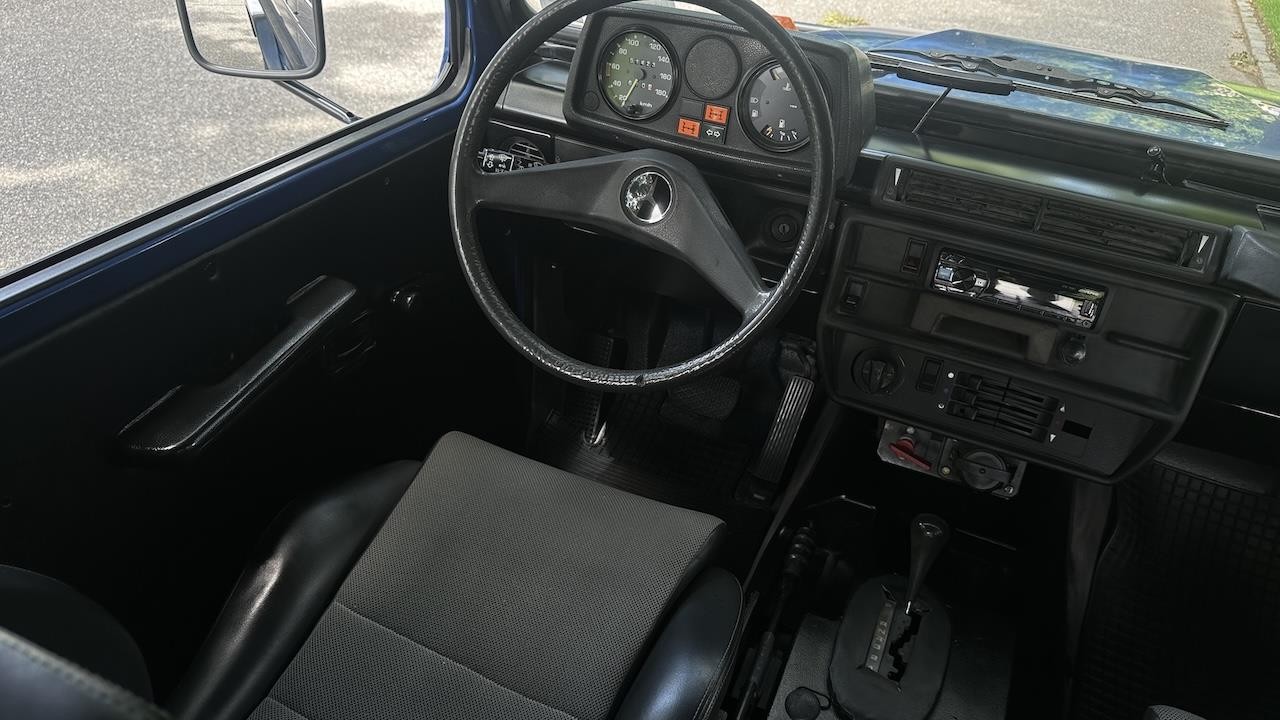 Mercedes-Benz-G-Wagon-1990-27