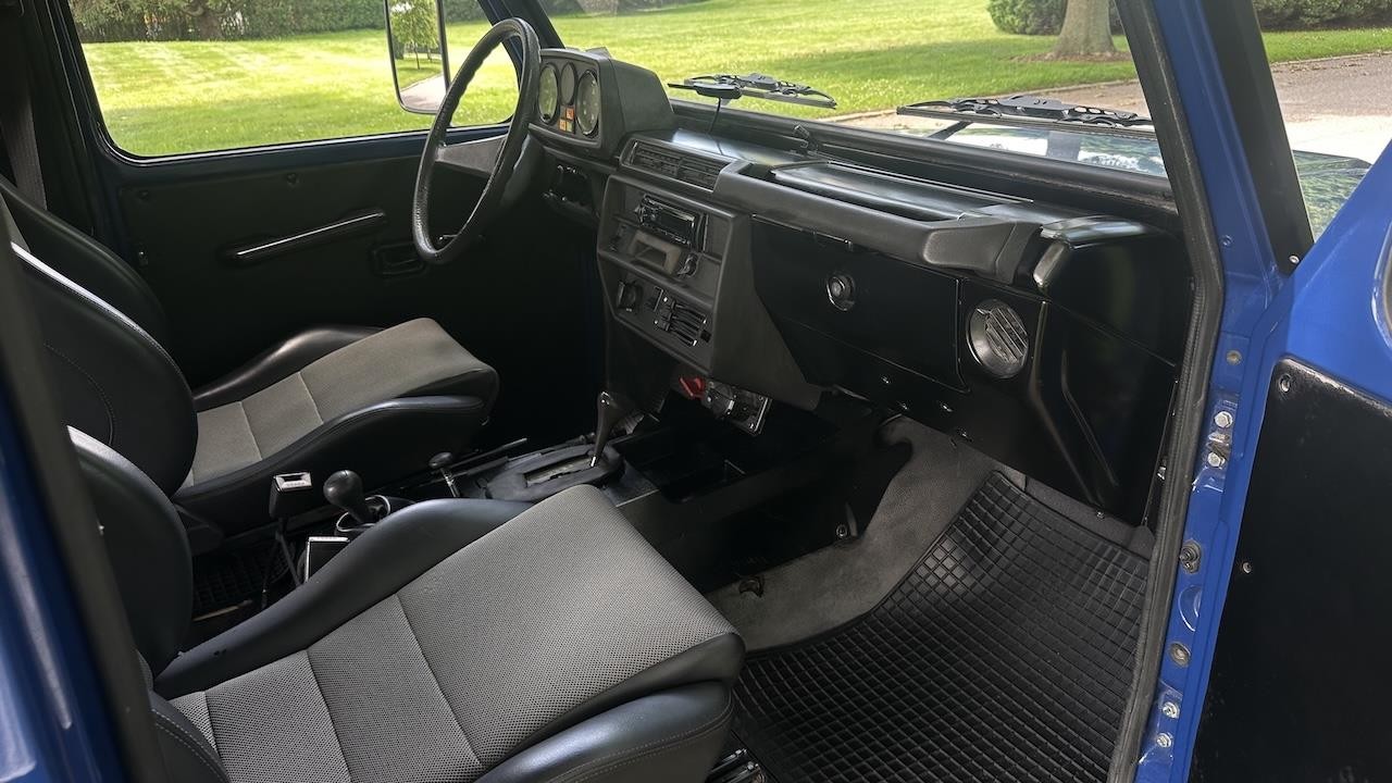 Mercedes-Benz-G-Wagon-1990-28