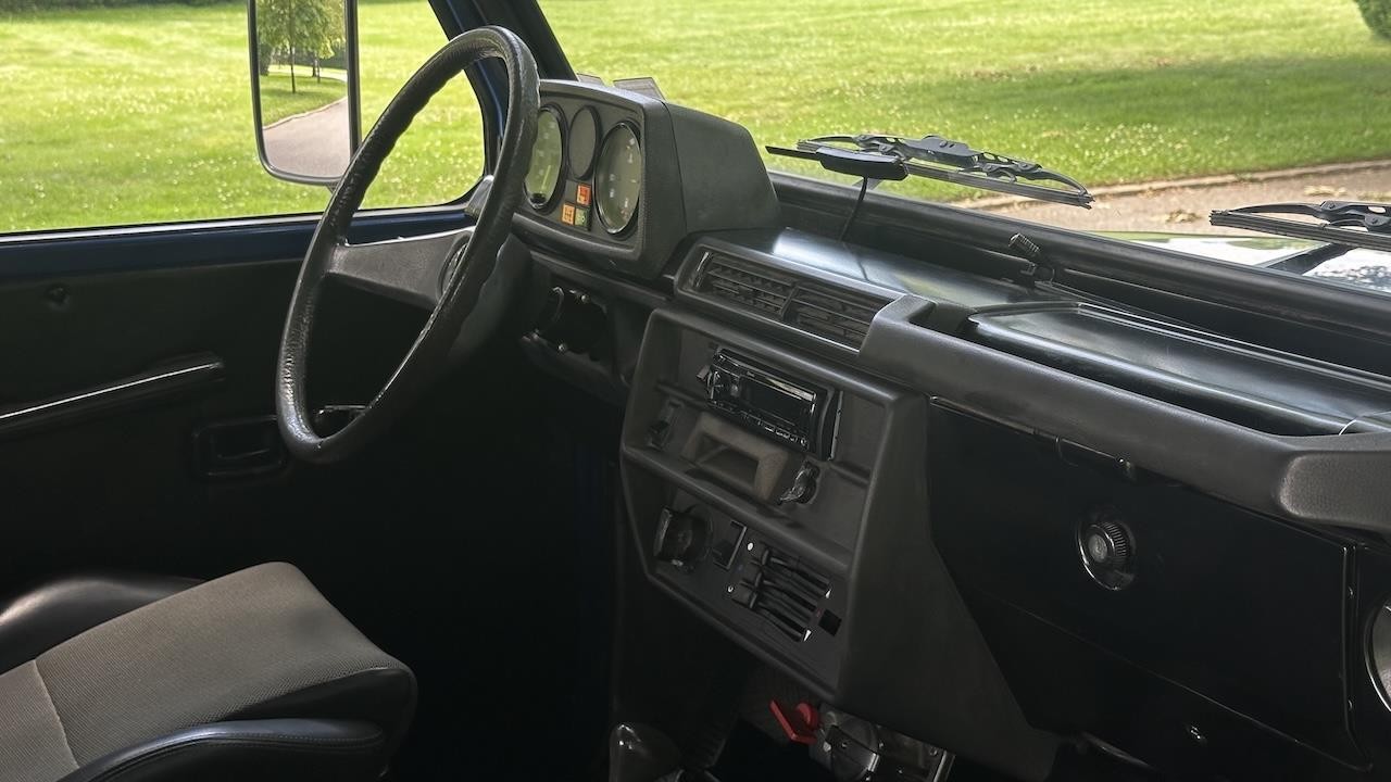 Mercedes-Benz-G-Wagon-1990-29