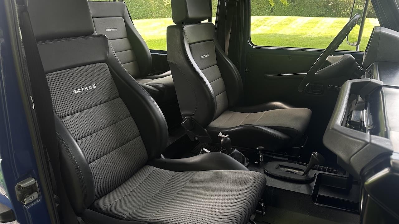 Mercedes-Benz-G-Wagon-1990-30