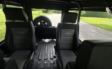 Mercedes-Benz-G-Wagon-1990-32
