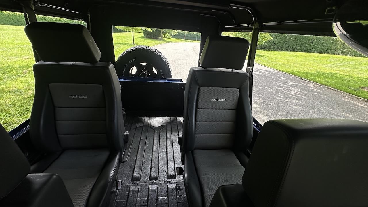 Mercedes-Benz-G-Wagon-1990-32
