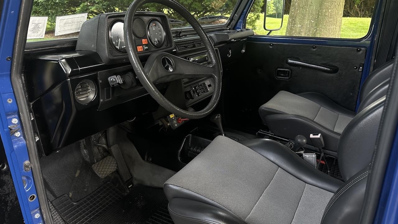Mercedes-Benz-G-Wagon-1990-34