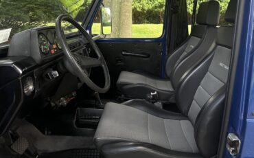 Mercedes-Benz-G-Wagon-1990-35