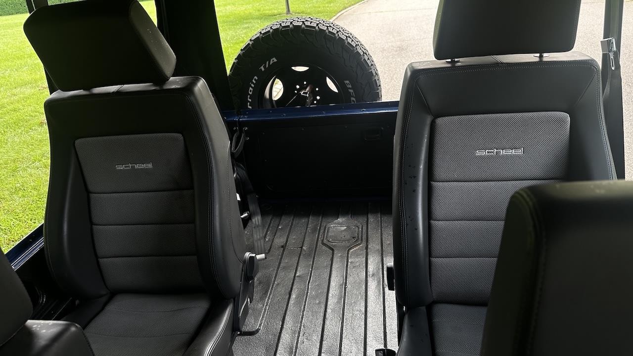 Mercedes-Benz-G-Wagon-1990-37