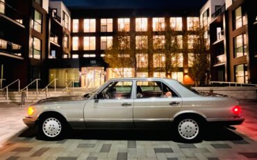 Mercedes-Benz-S-Class-1989-Sedan-1