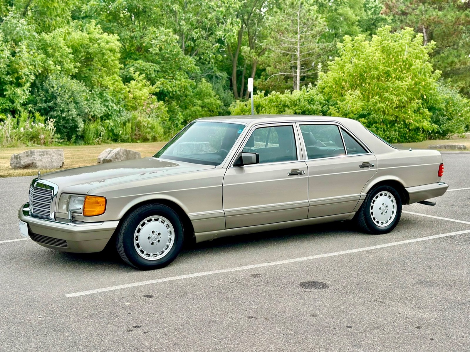 Mercedes-Benz-S-Class-1989-Sedan-11