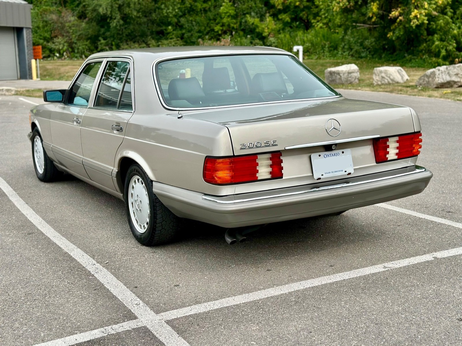 Mercedes-Benz-S-Class-1989-Sedan-12