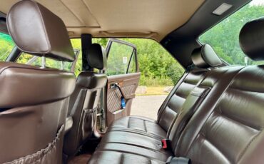Mercedes-Benz-S-Class-1989-Sedan-17