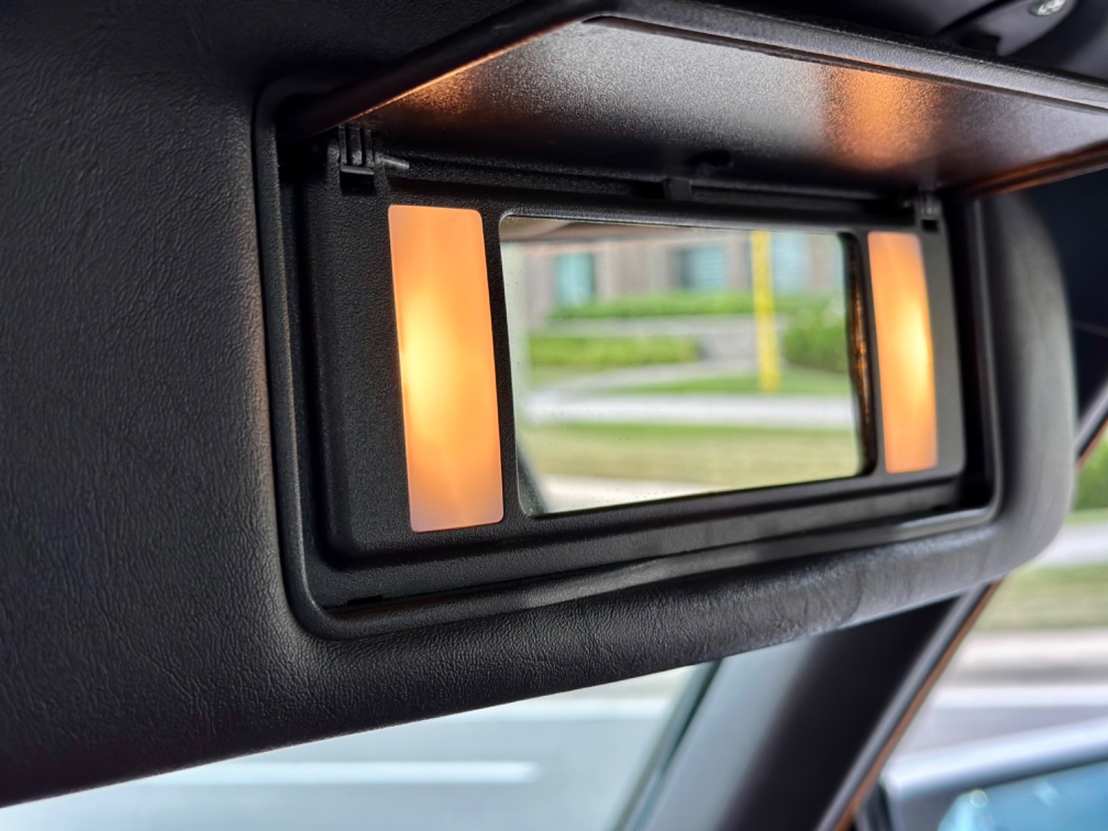 Mercedes-Benz-S-Class-1989-Sedan-22