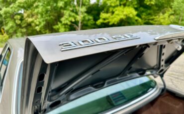 Mercedes-Benz-S-Class-1989-Sedan-26