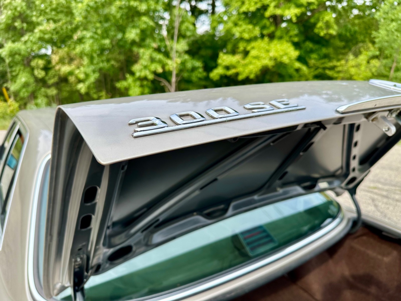 Mercedes-Benz-S-Class-1989-Sedan-26