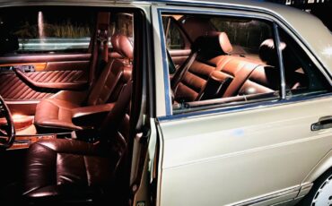 Mercedes-Benz-S-Class-1989-Sedan-4
