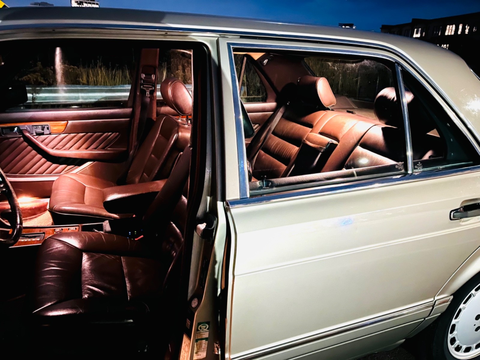 Mercedes-Benz-S-Class-1989-Sedan-4