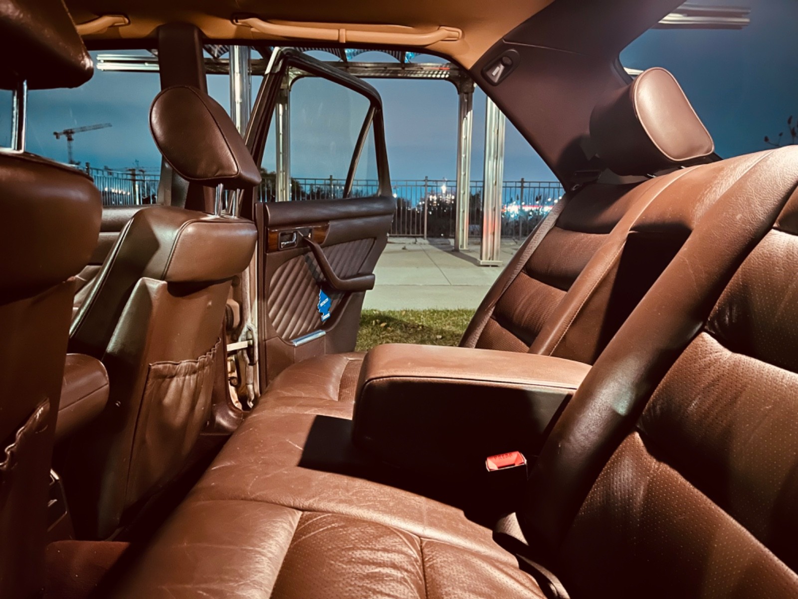 Mercedes-Benz-S-Class-1989-Sedan-5