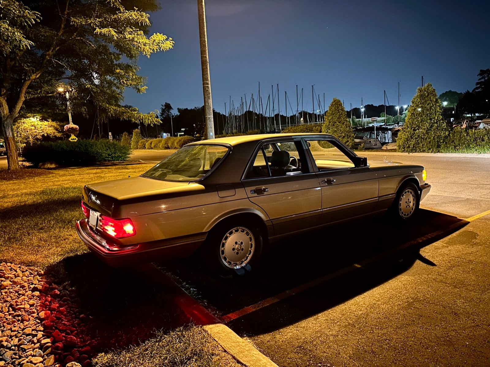 Mercedes-Benz-S-Class-1989-Sedan-8