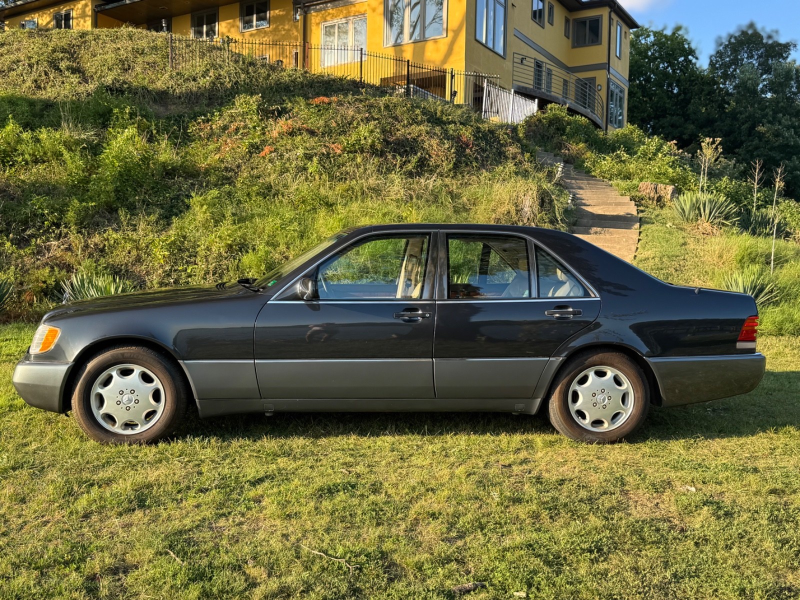 Mercedes-Benz-S-Class-1992-Sedan-11