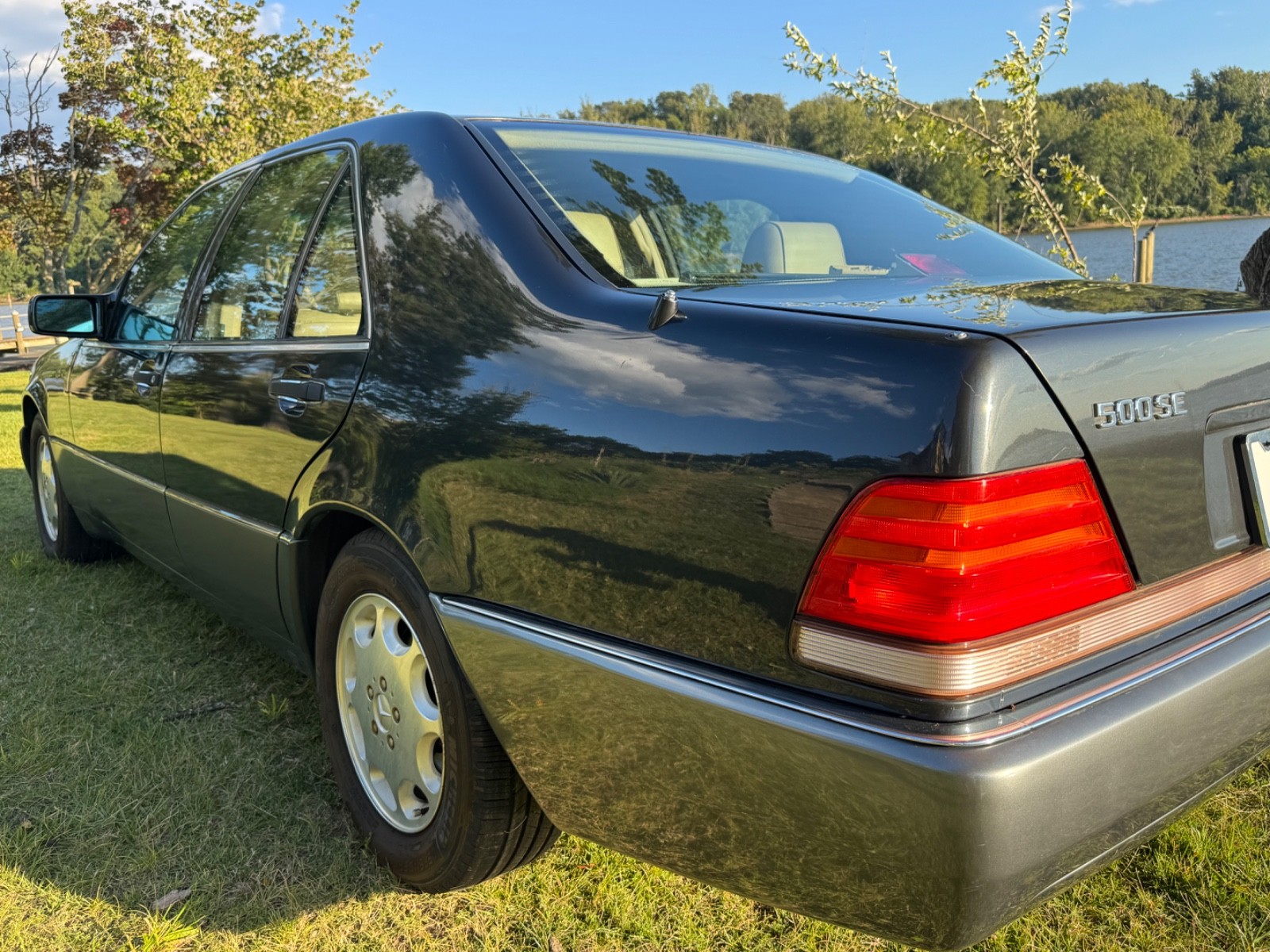 Mercedes-Benz-S-Class-1992-Sedan-12
