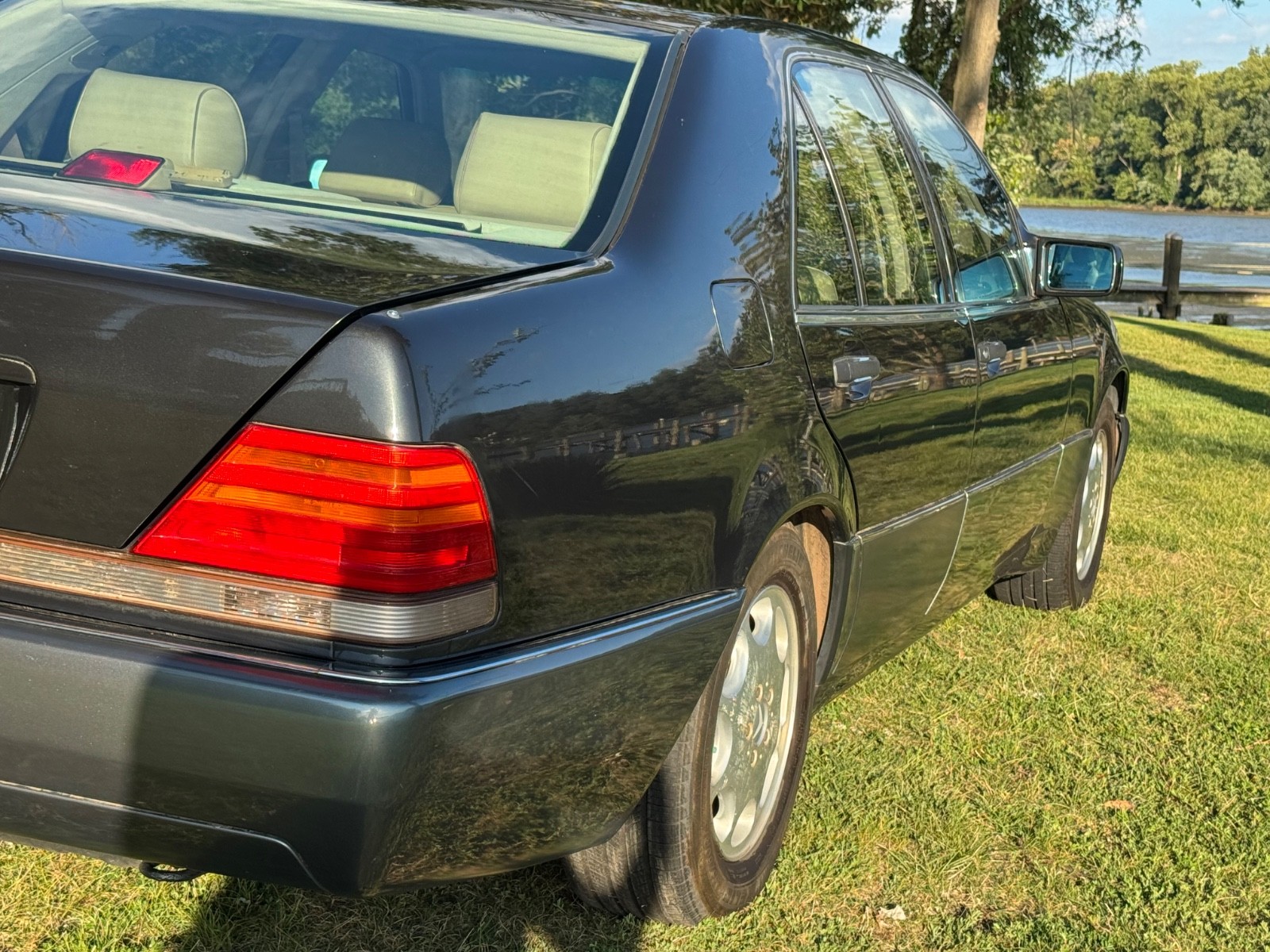 Mercedes-Benz-S-Class-1992-Sedan-13