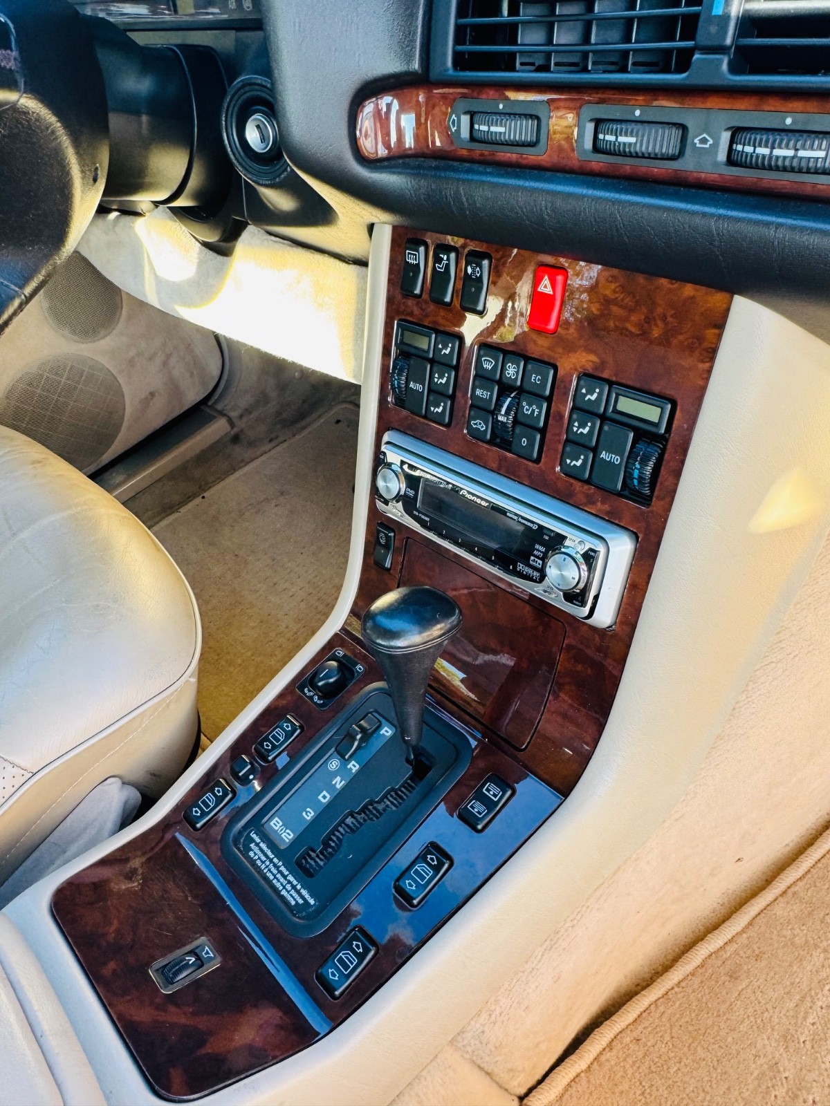 Mercedes-Benz-S-Class-1992-Sedan-24