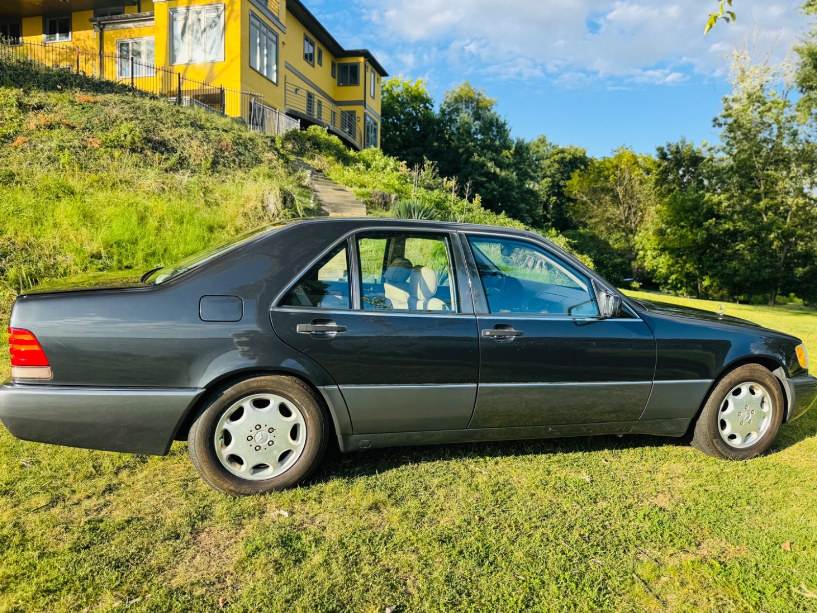 Mercedes-Benz-S-Class-1992-Sedan-9