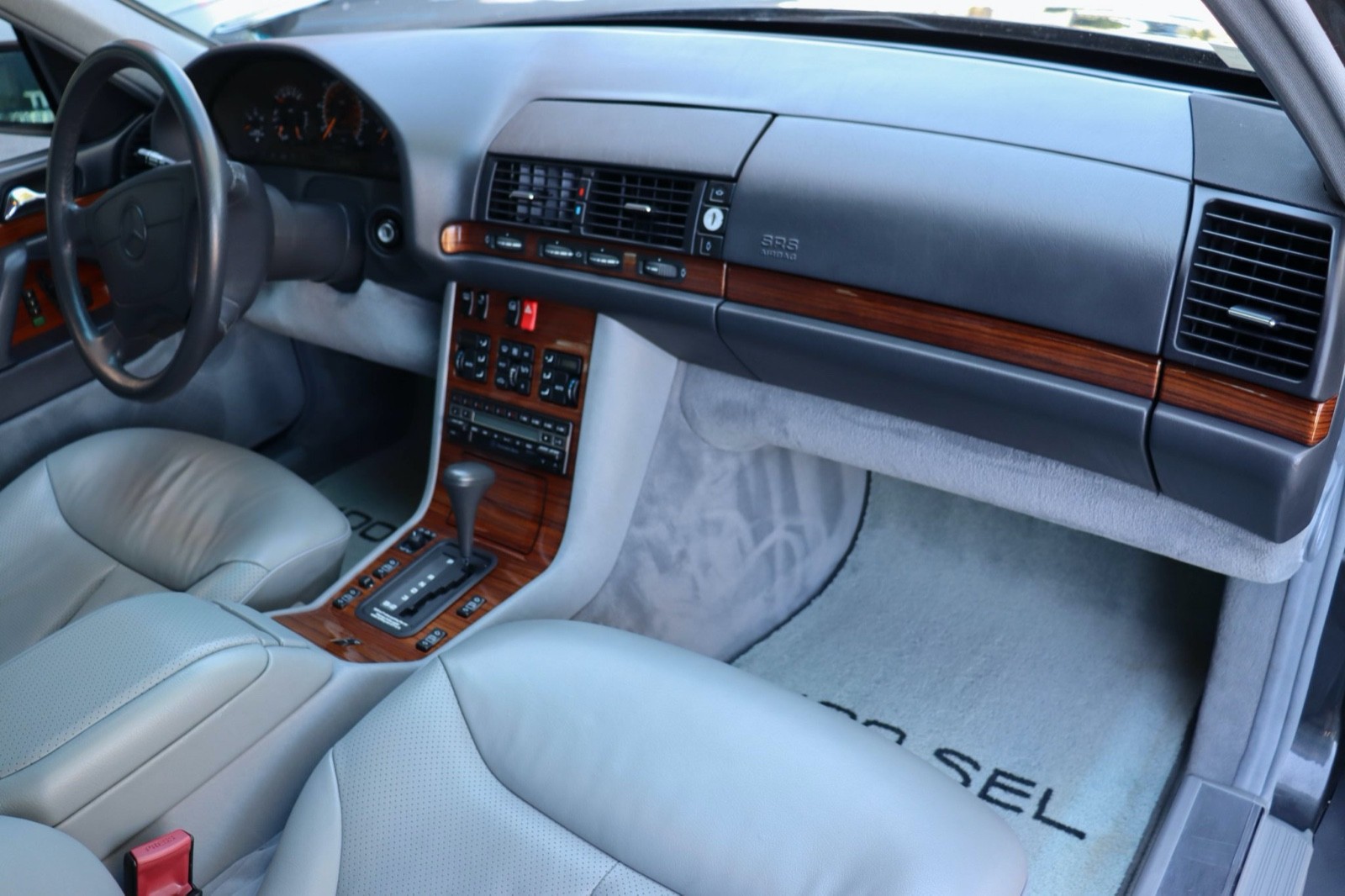 Mercedes-Benz-S-Class-1993-Sedan-13
