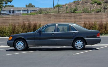 Mercedes-Benz-S-Class-1993-Sedan-2