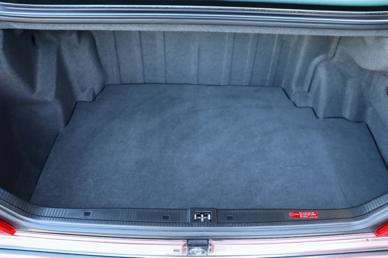 Mercedes-Benz-S-Class-1993-Sedan-28
