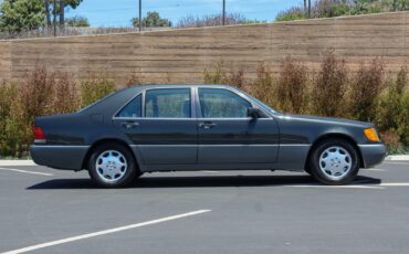 Mercedes-Benz-S-Class-1993-Sedan-3