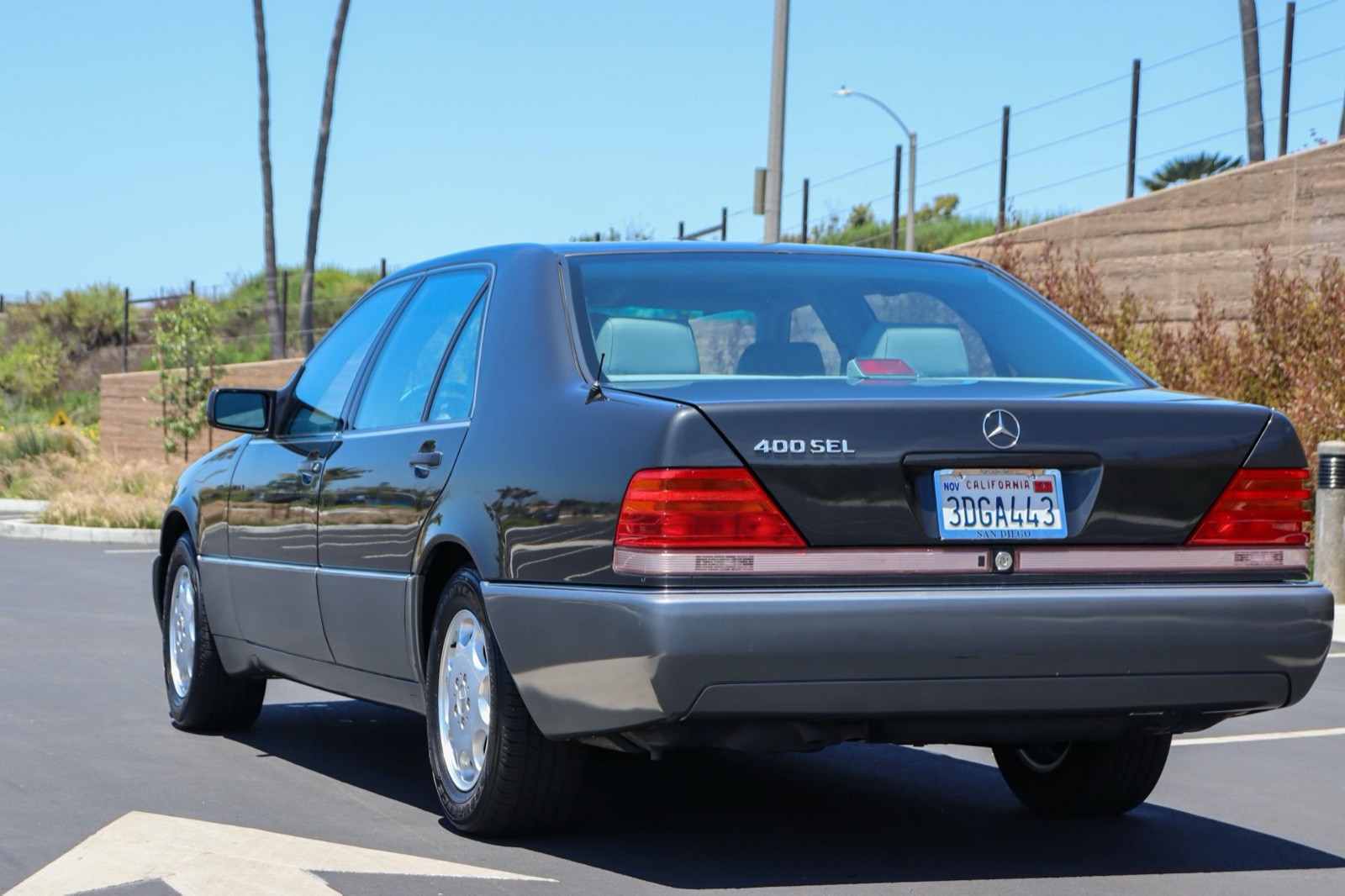 Mercedes-Benz-S-Class-1993-Sedan-9