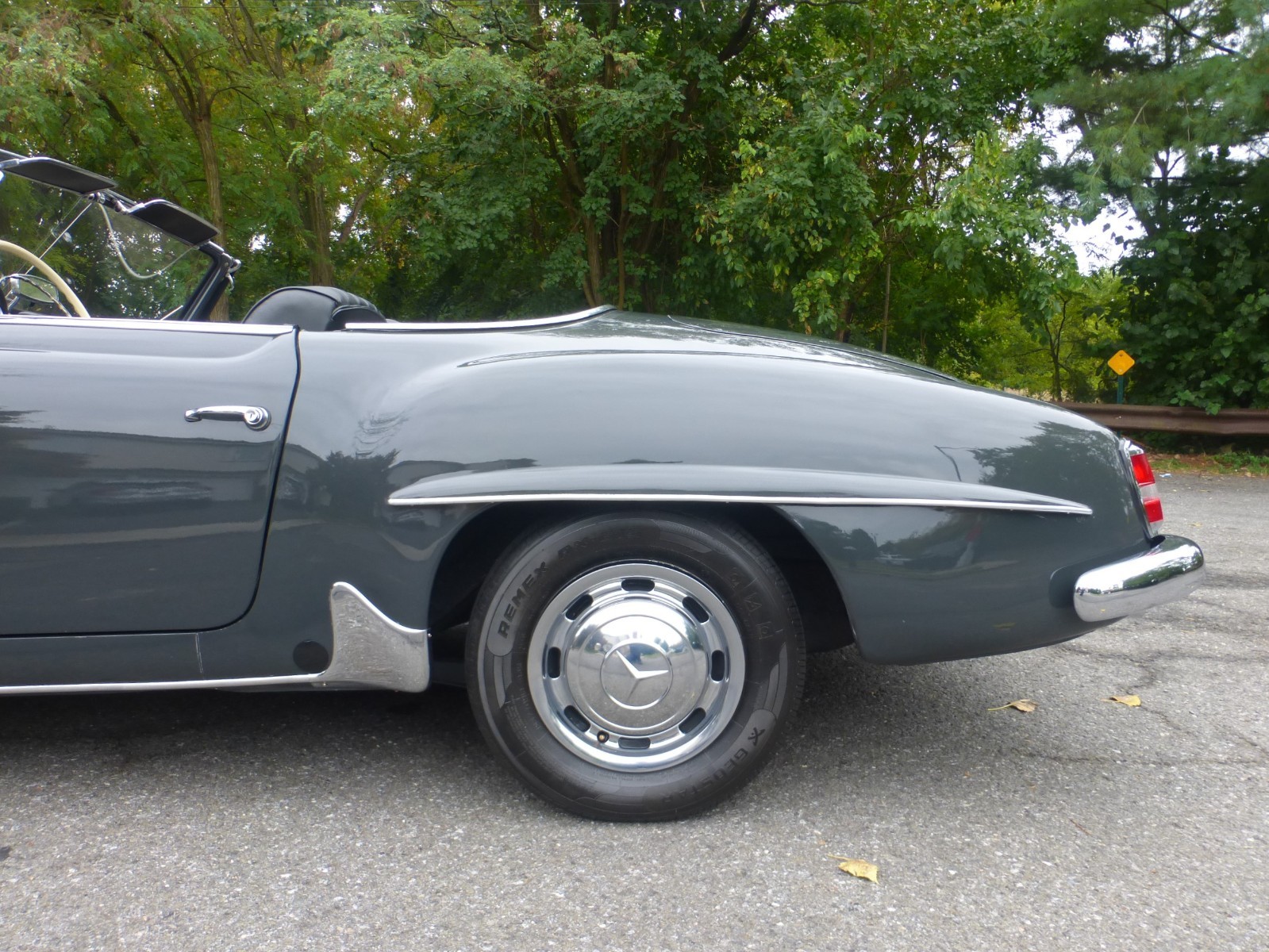 Mercedes-Benz-SL-Class-1958-Convertible-11