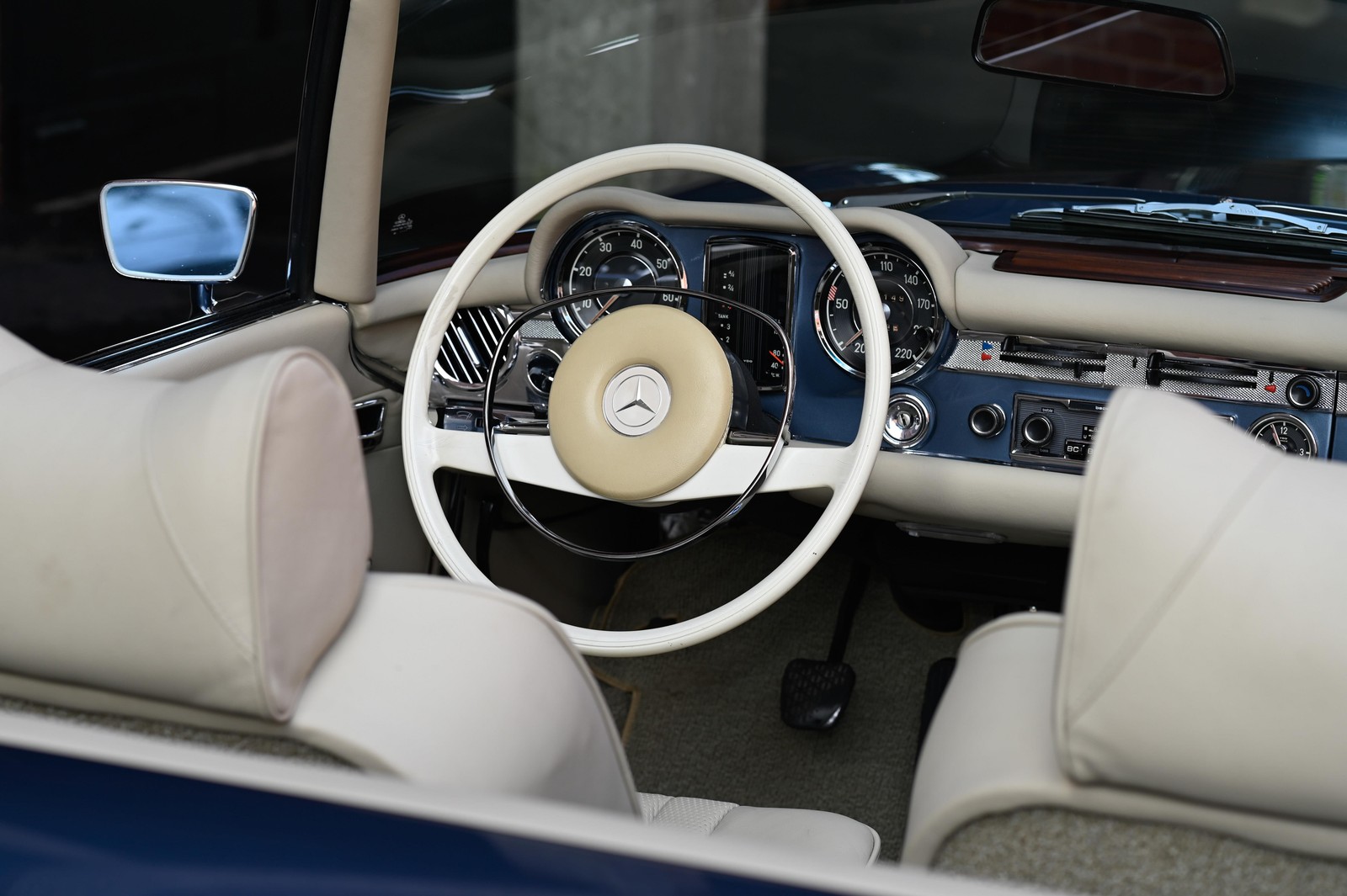 Mercedes-Benz-SL-Class-1968-13
