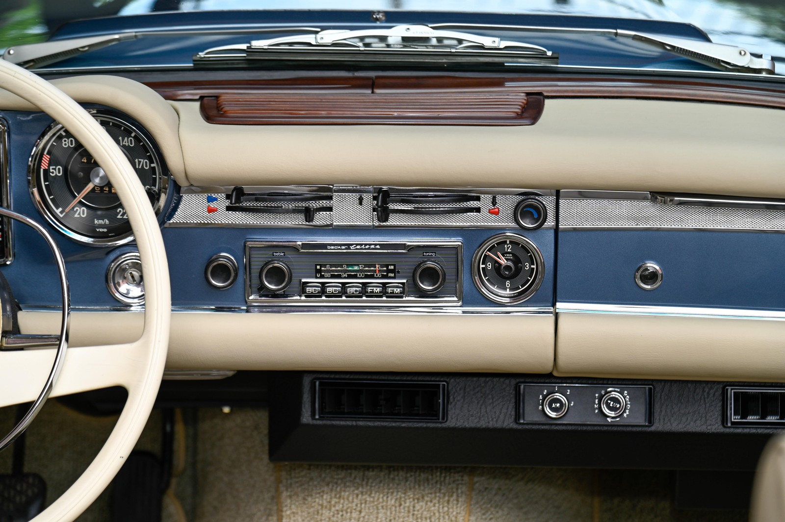 Mercedes-Benz-SL-Class-1968-14